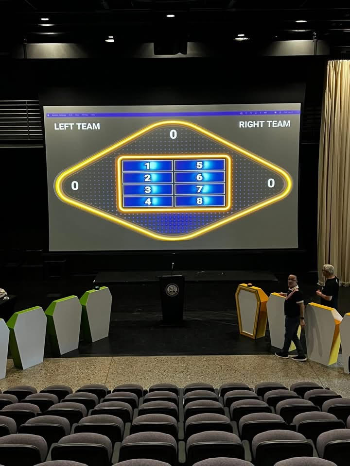 Quantum Quiz in a real theater venue